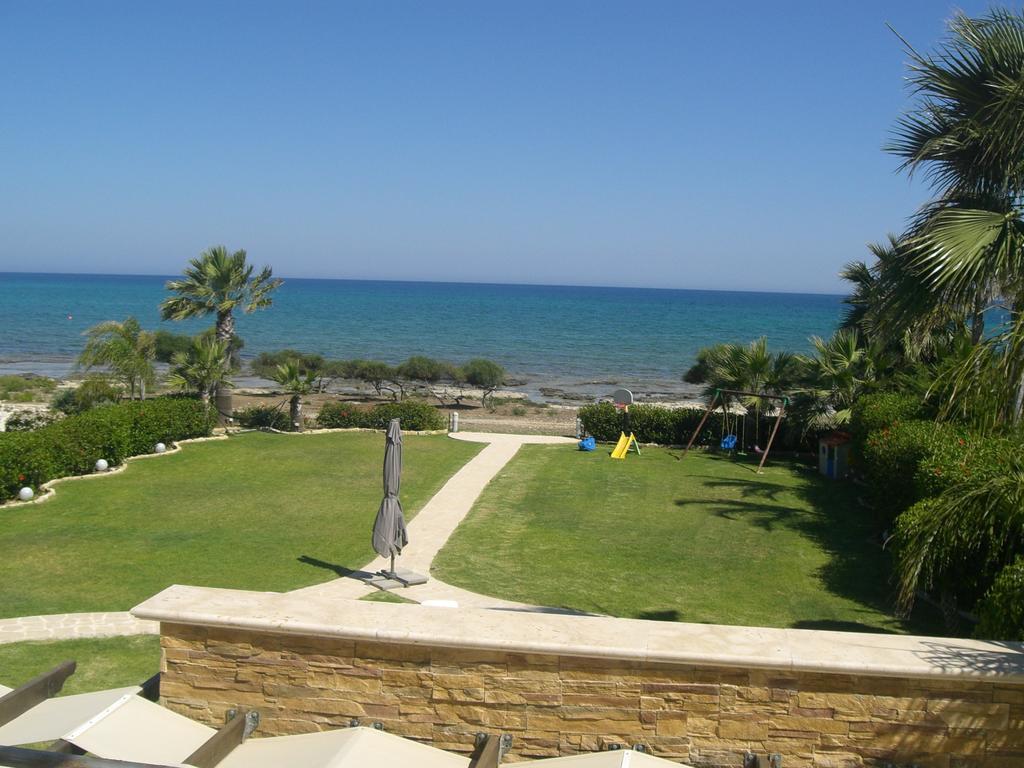 Ionion Beachfront Villa أيا نابا الغرفة الصورة