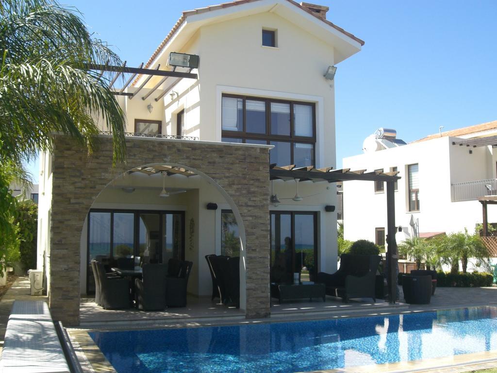Ionion Beachfront Villa أيا نابا الغرفة الصورة