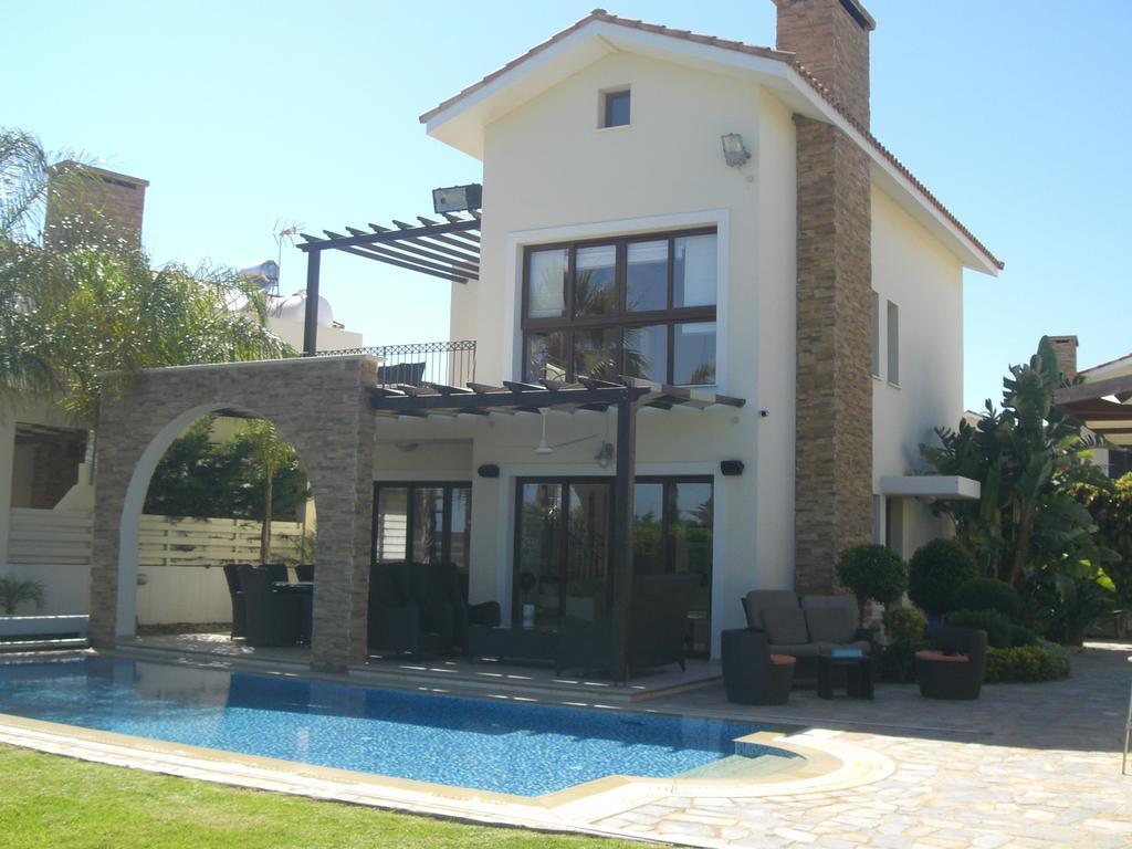 Ionion Beachfront Villa أيا نابا الغرفة الصورة
